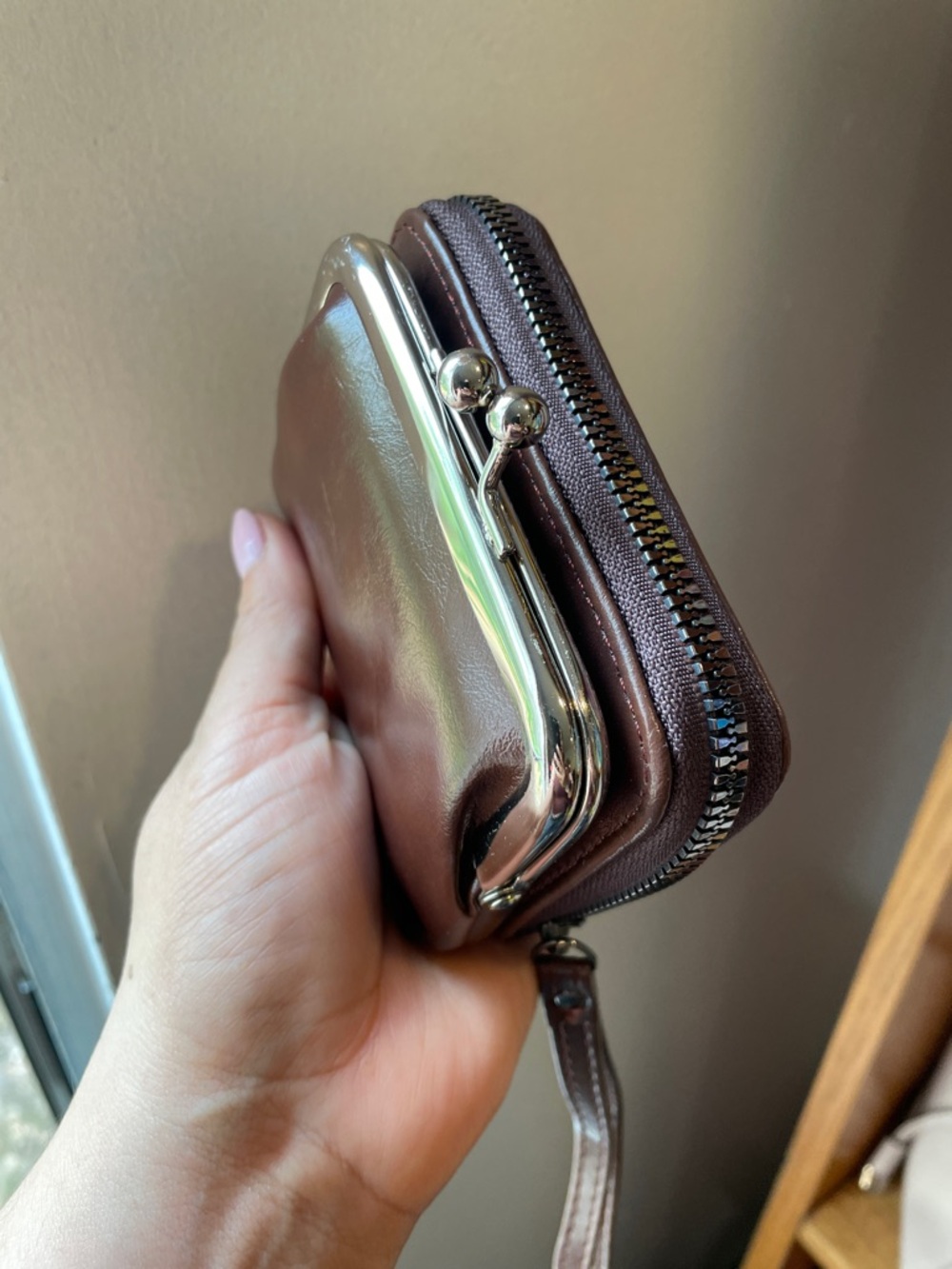 Brown kiss lock wallet